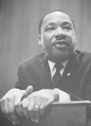 434px-martin-luther-king-1964-leaning-on-a-lectern.jpg